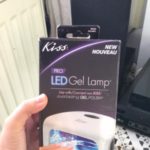 Led gel  lampa 150kr - Säljer nu denna  lampa i nästan nytt skick knappats använd , 150kr 