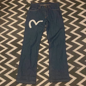 Evisu jeans - Jag säljer mina Evisu jeans då dom inte passar. Pris kan diskuteras vid snabb affär.