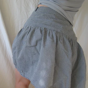 Rutig minikjol - Sjukt fin som jag köpte från other stories för typ 3 år sen. Typ aldrig använd! Storlek 36.