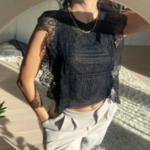 Blus - Blus med spets