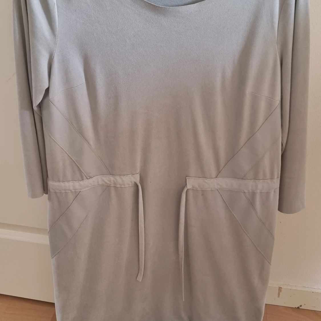 Grå grön klänning från Vero Moda stl M 200kr.