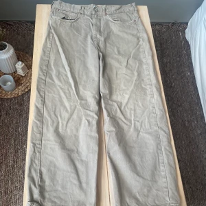 Ler Jeans - Säljer mina favorit byxor från Lee som gjorde ett samarbete med weekday! Gryma och sitter exat som bigboy nästan! Skriv vid frågor 