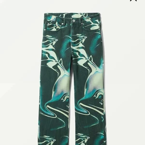 Weekday  - Hej! Säljer dessa i st 24. Inte min stil längre 