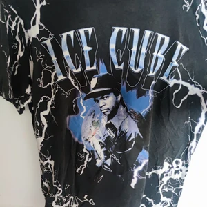 Ice cube t-shirt - Ice cube t-shirt från "pull&bear" i storlek M (relaxed fit)