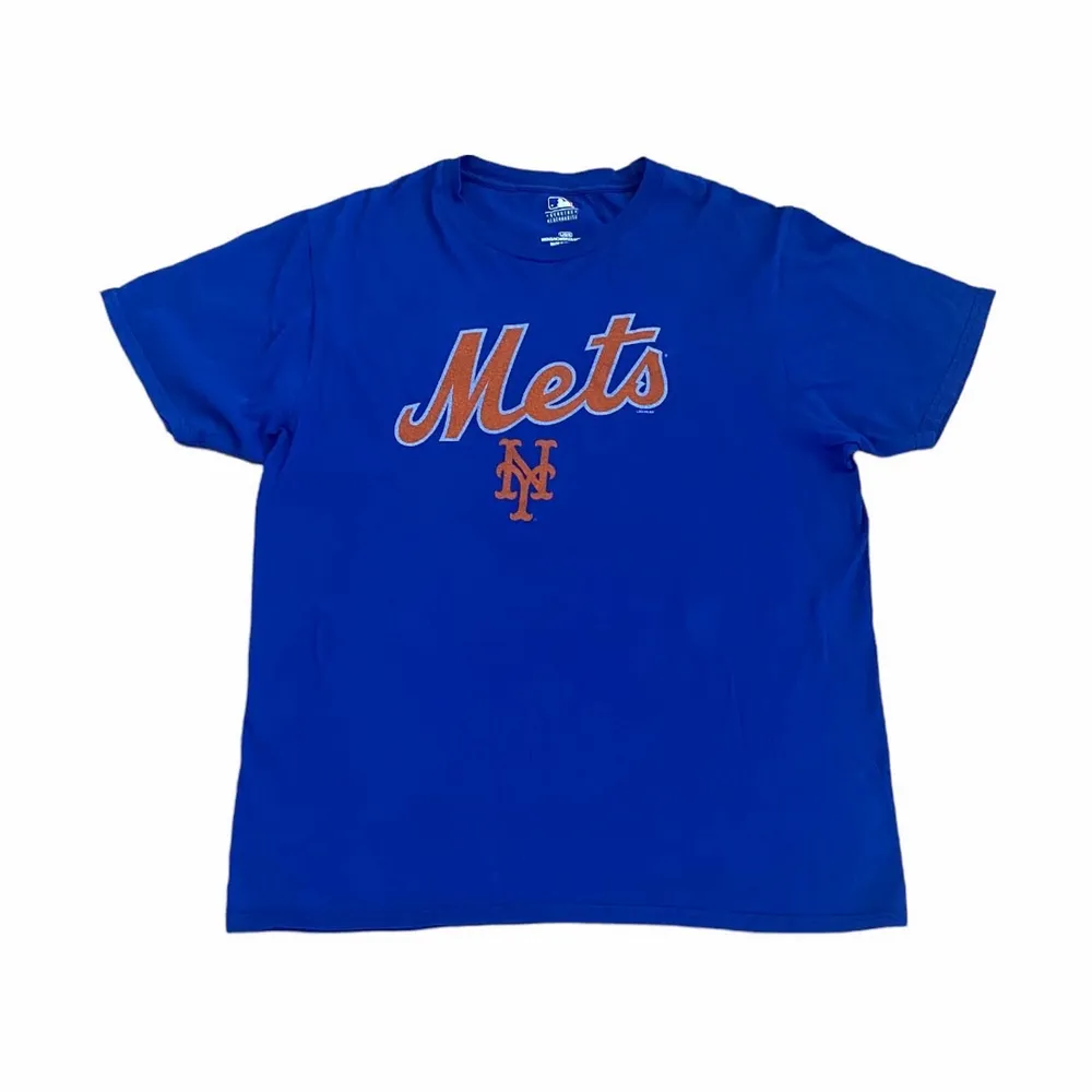 Genuine Merchandise Mets T-shirt Vintage Unisex 💙🧡  Pris: •150kr  Stl: L  Bredd 53cm Längd 68cm  Kontakta mig för mer info 🤩  . T-shirts.
