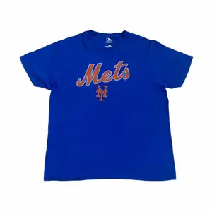 Genuine Merchandise Mets T-shirt Vintage Unisex 💙🧡  Pris: •150kr  Stl: L  Bredd 53cm Längd 68cm  Kontakta mig för mer info 🤩  