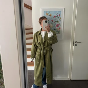 Kappa - Köpt på en secondhand butik förra hösten. Är i väldigt bra skick💛Om du undrar något mer är det bara att skriva till mig privat! Frakten ingår även inte i priset☺️