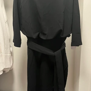 Klänning Bubbelroom - Svart klänning från Bubbelroom i strl 40, aldrig använd så lapparna sitter kvar. 