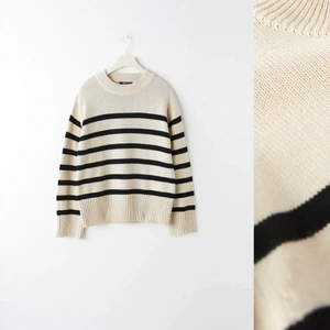 Stickad tröja Gina  - Randig stickad tröja från Gina, använd ca 5-10 gånger,köpt för 359kr skriv till mig för fler bilder☺️