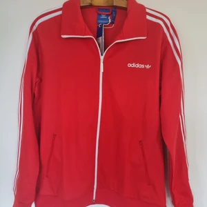 Helt ny Adidas Track Tröja  - Helt ny, aldrig använd, adidas track tröja stl L. 