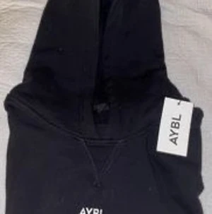 Oanvänd AYBL hoodie - Helt oanvänd hoodie från AYBL 