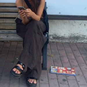 Bruna linnebyxor - Finaste bruna linnebyxorna köpta på en vintage-marknad i Italien för 40€🌟 knappt använda! Lite långa på mig som är 160 därav att jag säljer💔