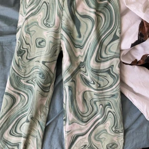 Byxor  - Säljer även dem här utsvängda med.