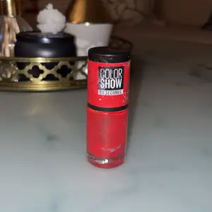 Rött nagellack från Normal. Har använt den några gånger 