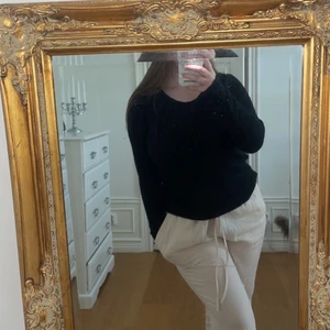 Svart tröja - Populär tröja från vila. Knappt använd och super fin💗