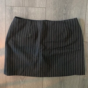 Randig kjol - Vintage kort randig kjol strl 40, passar som en M💓