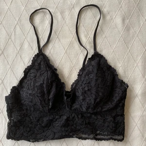 Svart spets bh - Super snygg spets bh! Sällan använd och bra kvalitet! 🦋