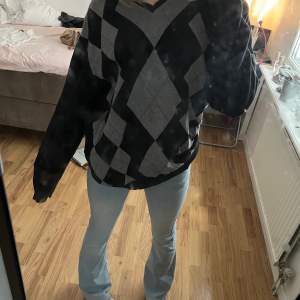 Argyle sweater från batistini köpt på second hand men bra kvalite, storlek L, dm för mer info (tar helst swish)🫶