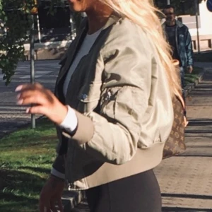 Bombarjacka - Grön bombarjacka 