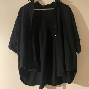 Skjorta från monki  - En kort ärmad skjorta från monki! I st M💗