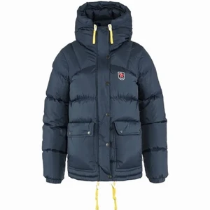 Fjällräven jacka  - Säljer nu min fjällräven jacka i storlek XS då jag inte tycker att den passar mig. Köpt här på plick i vintras för strax över 5000 men är som ny i skicket. Kan skicka egna bilder om det önskas. Pris kan diskuteras vid snabb affär!