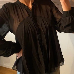 Blus - Blus/skjorta från second femme köpt för ca 1000