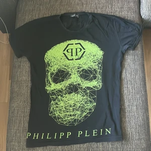 Philipp Plein t-shirt - Storlek L men är liten i storlek