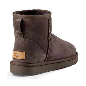 Uggs - Säljer nu mina älskade uggs då jag ska köpa ett par nya. Dom är väl använda men i ett acceptabelt skick💖 Nypris: 2000kr