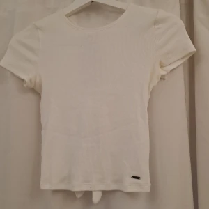 Tröja  - Jätte sött tröja som bara är anvönd ett fåtal gånger. Inget slitage och ser ut som ny. 