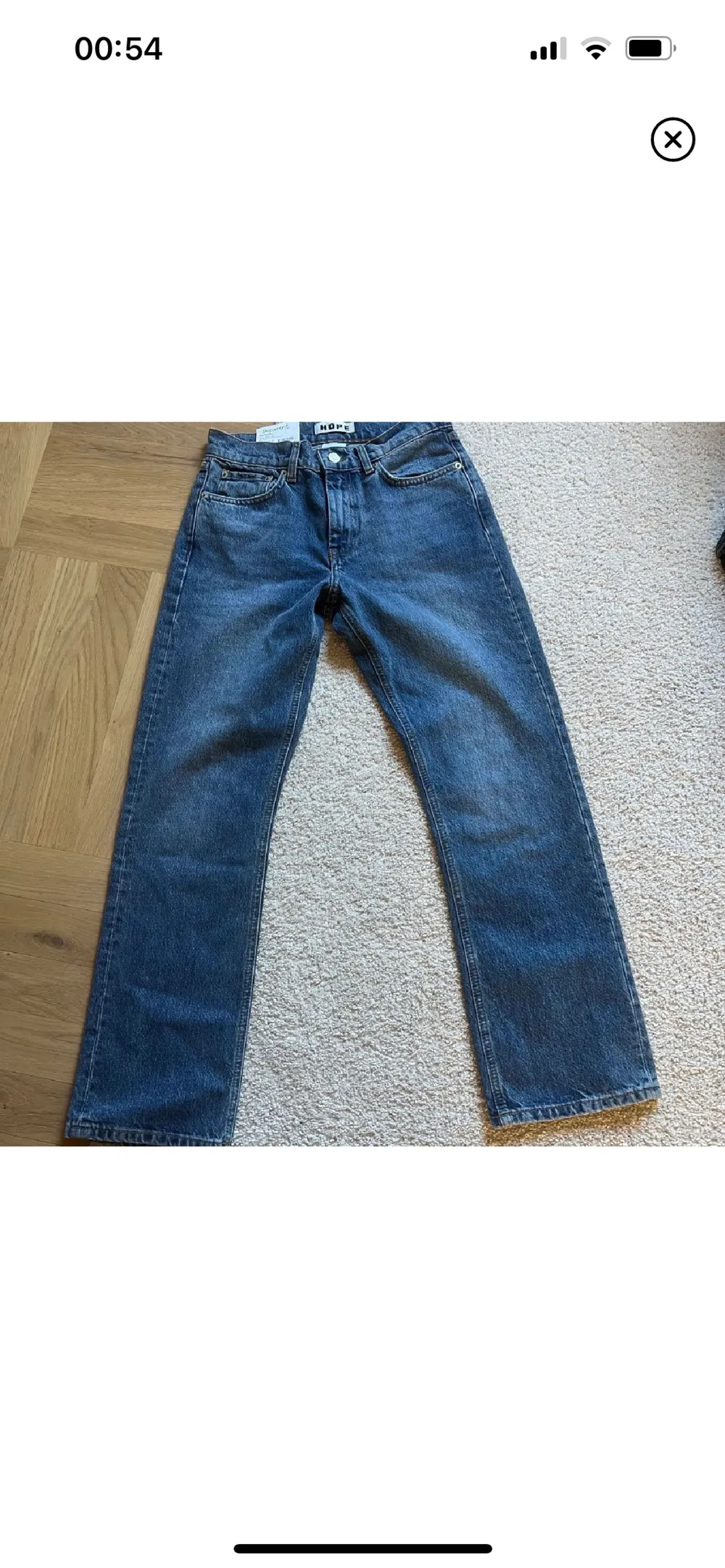 Säljer mina helt oanvända blåa hope jeans i storlek 27 för att de är försmå. Som sagt helt oanvända och nypris är 1400kr. Jeans & Byxor.