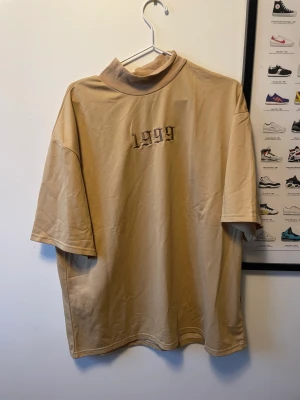 T-shirt 1999 - T-shirt med 1999 på, aldrig använd 