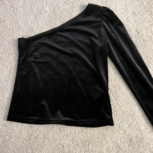 Topp - En jätte fin topp i storlek L från ginatricot