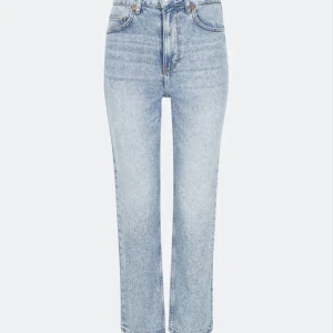 Tower Jen jeans - Säljer dessa fantastiska sköna byxor! Köpta för 599kr och använda max 3 gånger. Säljer på grund av att de är för korta för mig då jag är 178. Skulle ha passat en kortare person skulle jag säga, runt 170. 