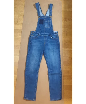 Hängselbyxor från LTB  - Hängselbyxa (modell: Carmin) i mörkblå denim. Helt oanvända (nypris 779:-) Storlek M men är stora i storleken så passar någon som är Large. 