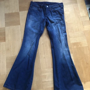 Bootcut jeans - Bra skick, inga fel.