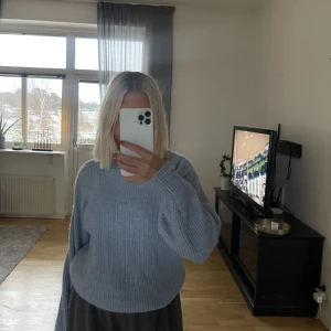 Stickad tröja  - Jätte fin o mysig stickad tröja från H&M, endast använd en gång! 