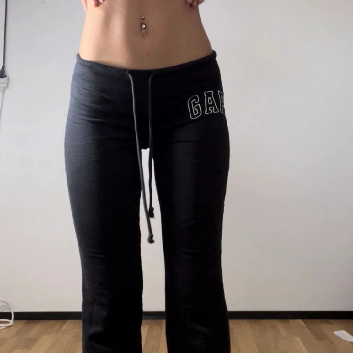 lågmidjade GAP byxor 