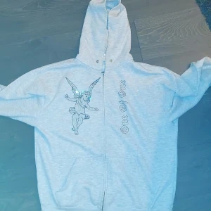 Säljer min one of one hoddie pga för stor  - Bra kvalite knappt använd pris kan diskuteras vid snabb affär köparen betalar frakt om de behövs 