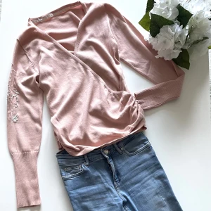 tröja från Du & Jag - Väldigt fin tröja från Du & Jag, strl S. Tyvärr så har den inte kommit till så stor användning för mig och hoppas att den hittar en ny ägare. Se gärna mina övriga aktioner! ❤️