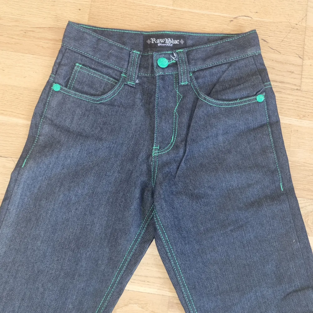 Helt nya premium rb jeans med green stiching . Jeans & Byxor.