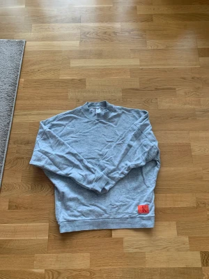 Calvin Klein tröja - Köpte tröjan och den var för liten.