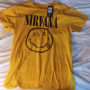 Nirvana tshirt - Jag fick den här i födelsedagspresent men har aldrig använt den en enda gång 