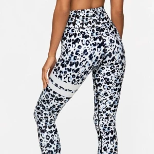 Stronger thights - Jag säljer mina stronger thights i leopardmönster. Dom är i ett väldigt bra skick och priset går att diskutera.💕