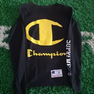 Champion x supreme sweatshirt i Small, cond 8/10
