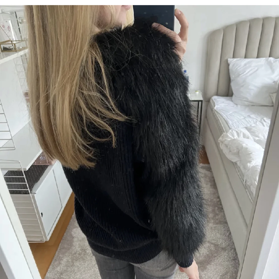 Svart tröja med päls - 91