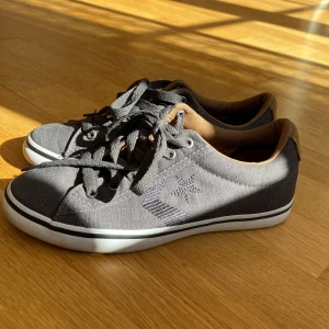 Converse - ✨Supersöta converse✨ Skorna är äkta och endast använda en gång! kontakta vid frågor😋