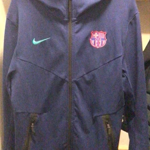 Barcelona kofta - Bra skick Byte funkar också