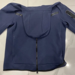 Nike tech fleece - Säljer min Nike tech för jag inte använder den, skriv för bilder eller frågor. Inte använd så många gånger så i bra skick.