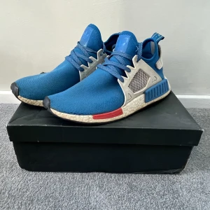 Adidas NMD  - Adidas NMD XR1 Europe Bluebird  Storlek 43 (passar en storlek mindre eller större) Kan mötas up i Stockholms området eller shippa  
