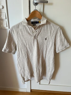 Polo - Fint skick använd fåtal gånger, Storlek M och nypris ca 1499 kr